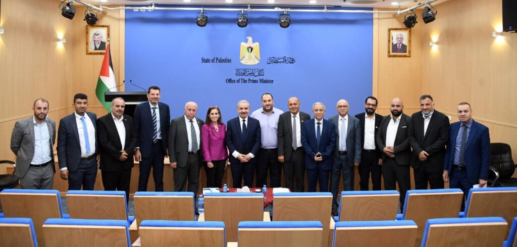 رئيس الوزراء محمد اشتية يلتقي أعضاء نقابة المهندسين