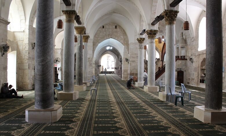 المسجد الصلاحي أكبر مساجد نابلس.. تعرف إليه