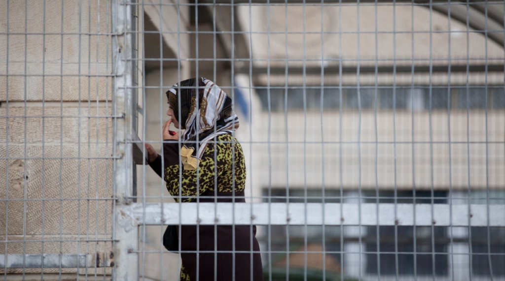 تفاصيل ما جرى مع الأسيرات الفلسطينيات في سجن "الدامون"