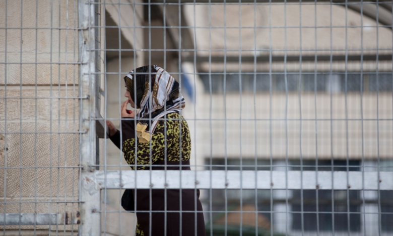 تفاصيل ما جرى مع الأسيرات الفلسطينيات في سجن "الدامون"