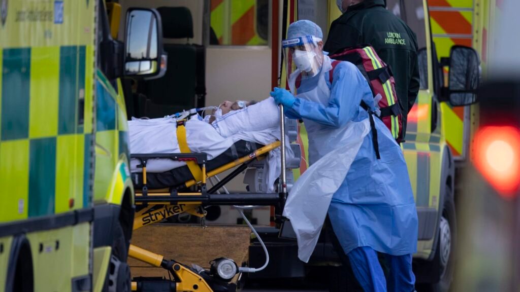 هل أصبت بمتحوّر "أوميكرون" بعد تلقي اللقاح؟!