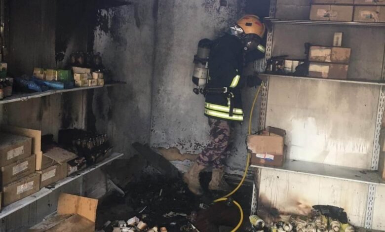 السيطرة على حريق مستودع أدوية بيطرية في مدينة طوباس.