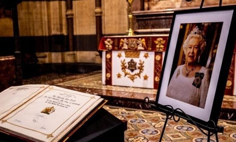 صورة مندوبًا عن الرئيس ..اشتية يصل لندن للمشاركة في جنازة الملكة الراحلة
