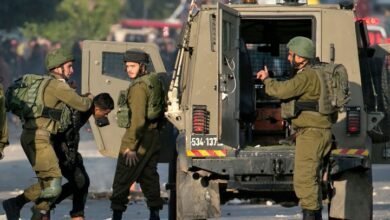 صورة بينهم أطفال.. الاحتلال يعتقل 32 مواطنا خلال مداهمات بالضفة الغربية والقدس