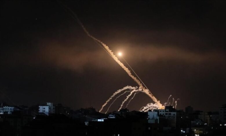 صورة صاروخ نحو مستوطنات غلاف غزة