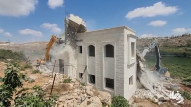 صورة الاحتلال يهدم منزل أسيرين في بني نعيم شرق الخليل