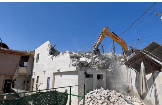 صورة الاحتلال يهدم 3 منشآت سكنية في الجفتلك