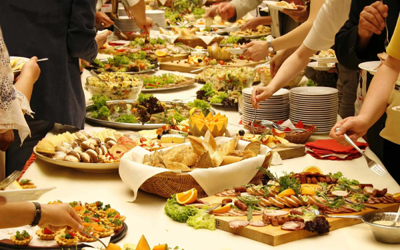 "إنفاق مفرط" .. كيف تتغير عاداتنا الاستهلاكية في رمضان ؟