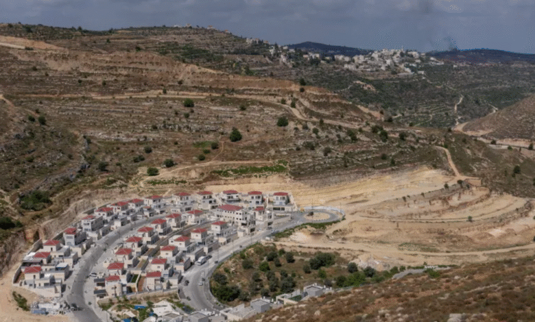 صورة الاحتلال يصدر أمري استيلاء على نحو 25 دونما من أراضي عزون وجيوس بقلقيلية