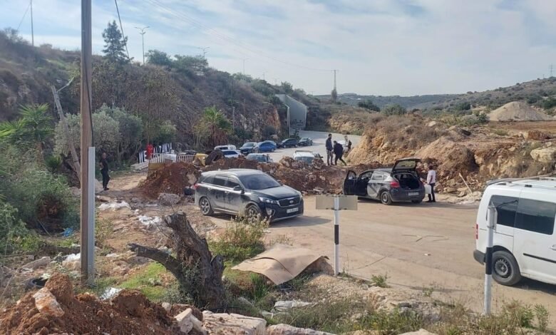 صورة الاحتلال يواصل إغلاق بلدة الزاوية غرب سلفيت بالسواتر التربية لليوم السادس على التوالي