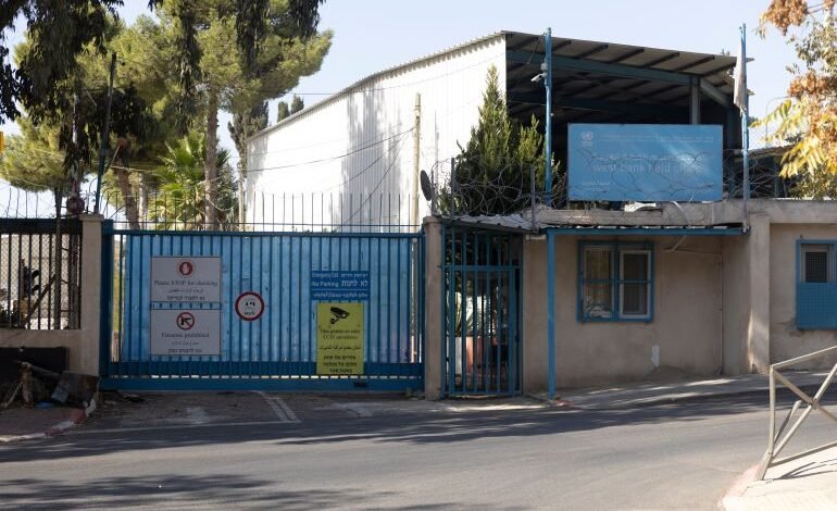 صورة الاحتلال يخطر “أونروا” بقطع الكهرباء والماء في القدس