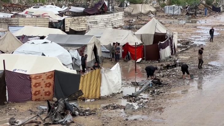 صورة شهداء ومصابون في انهيار منازل متضررة من قصف الاحتلال في غزة بفعل الرياح والأمطار