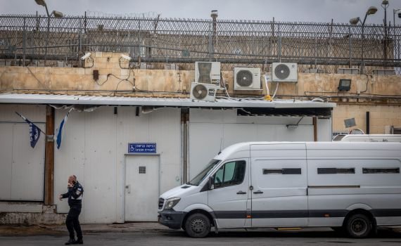 صورة جندي يزوّر حادثة اختطاف فلسطيني ويبتزّ عائلته ماليًا