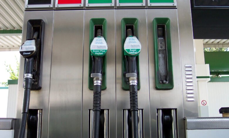 توقعات بارتفاع حاد في أسعار البنزين في “إسرائيل” خلال أبريل المقبل