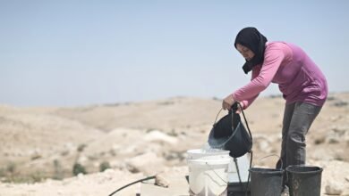 صورة سلطة المياه: واقع مائي قاس يكشف عن عبئ مضاعف تتحمله النساء والفتيات