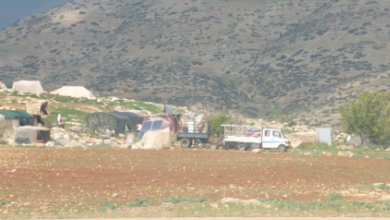 صورة ست عائلات ترحل قسرا من قرية العقبة شرق طوباس هربا من اعتداءات  المستوطنين