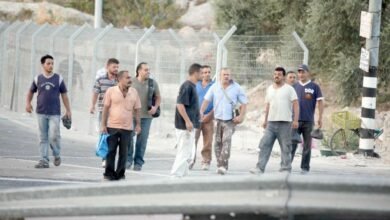 صورة وزير إسرائيلي يطالب بإلغاء حظر دخول العمال الفلسطينيين