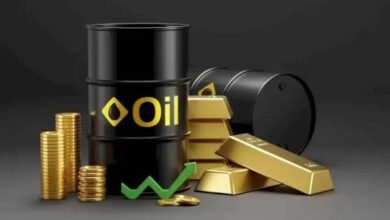 صورة ارتفاع أسعار النفط وانخفاض الذهب