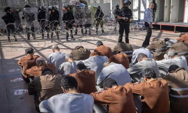 صورة “فتح” تعلن الإضراب الشامل غدا الأربعاء رفضا لإقرار الاحتلال “قانون إعدام الأسرى”