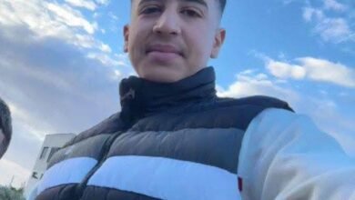 صورة استشهاد مواطنين أحدهما طالب وإصابة 3 آخرين بالرصاص في هجوم مستوطنين على مدرسة في المغير