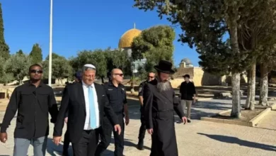 صورة “بن غفير” يقتحم باحات الأقصى بحماية مشددة