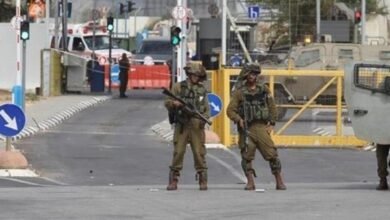 صورة الاحتلال يمنع وصول عشرات المعلمين إلى الأغوار الشمالية