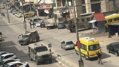 صورة الاحتلال يداهم محالا تجارية باقتحام شرقي نابلس