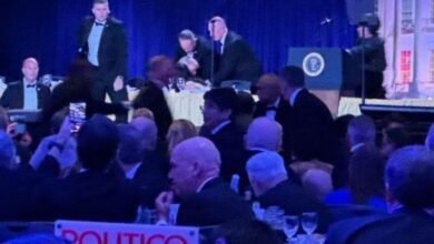 صورة دونالد ترامب يتعرض لـ “محاولة اغتيال” في واشنطن