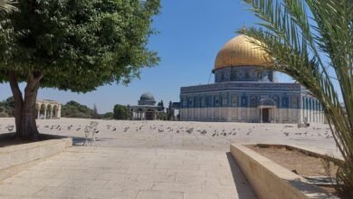 صورة الاحتلال يواصل إغلاق المسجد الأقصى وكنيسة القيامة لليوم الـ39