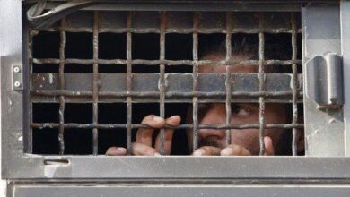 صورة أسرى العزل في “مجدو”.. تفتيش عارٍ وإذلال وخوف متواصل