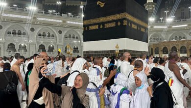 صورة حجاج بيت الله يختتمون مناسكهم بطواف الوداع