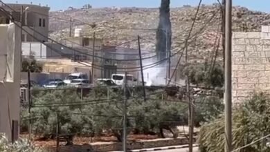 صورة إصابة طلبة بالاختناق جراء إطلاق الاحتلال الغاز السام على مدرسة المغير شرق رام الله
