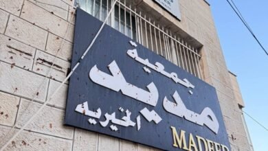 صورة بالصور: قوات الاحتلال تغلق جمعية خيرية في نابلس
