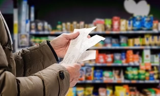 رغم تراجع الدولار والمحروقات .. لماذا تبقى الأسعار مرتفعة؟