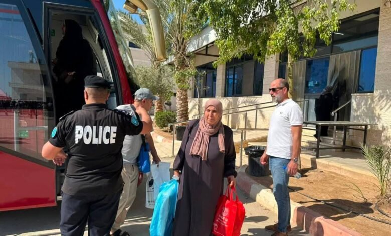 صورة وزارة الأوقاف يعلن اكتمال عودة حجاج الضفة الغربية