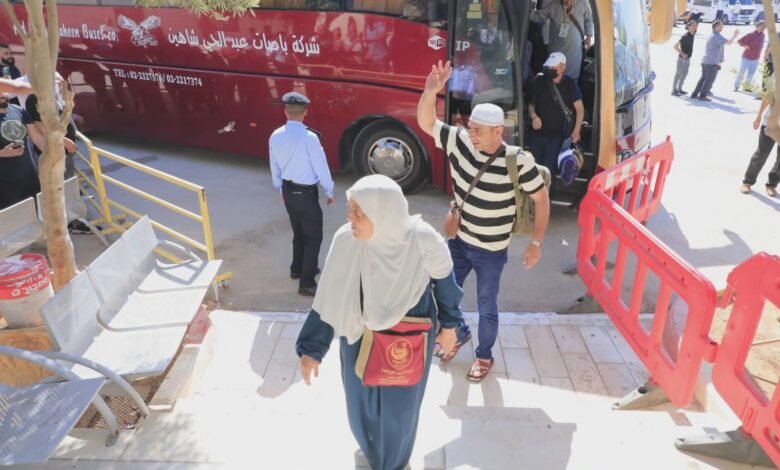 صورة تفويج الدفعة الثالثة والأخيرة من حجاج بيت الله الحرام إلى أرض الوطن