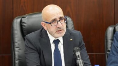 صورة فجوة مالية تُقدّر بنحو 500 مليون شيكل لتأمين صرف 50% من رواتب الموظفين