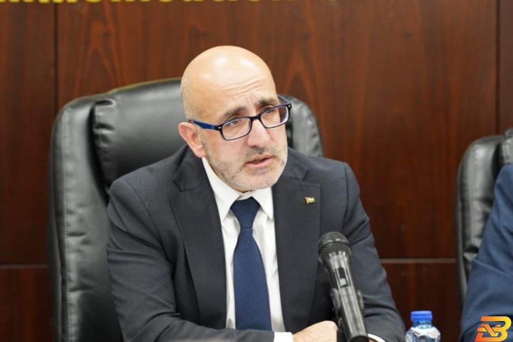 فجوة مالية تُقدّر بنحو 500 مليون شيكل لتأمين صرف 50% من رواتب الموظفين