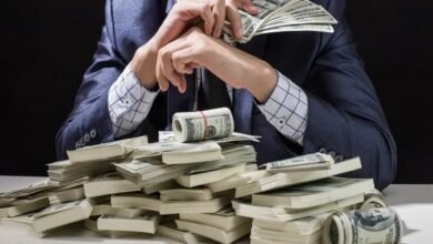 صورة أجر يومي صادم .. موظف يتقاضى 25 ألف دولار في اليوم الواحد!