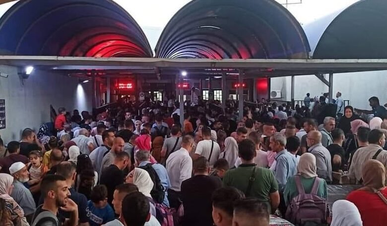 عذاب الجسر: أقرب حجز بعد 25 يومًا .. و"رشاوى" تُفرض