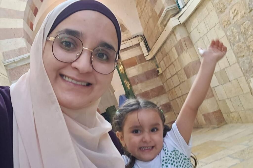 الأسيرة الصحفية إسلام عمارنة