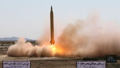 صورة أمريكا تضرب 140 هدفاً في عمق إيران.. وطهران ترد بحرب صواريخ شاملة وإغلاق هرمز