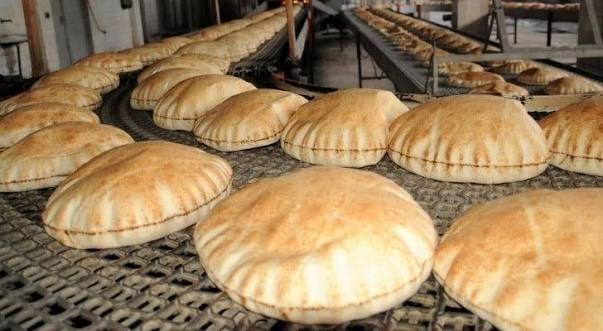 صورة ​هل ترتفع أسعار الخبز قريباً؟.. نقابة المخابز تجيب وتكشف مصير السعر الحالي