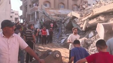 صورة عشرات الضحايا في انهيار بناية السعادة وتحذيرات من انهيار آلاف المباني المتصدعة بقطاع غزة