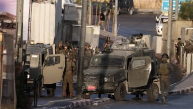 صورة الاحتلال يواصل حصار الخليل لليوم الخامس: تهجير آلاف المواطنين واعتقالات واسعة