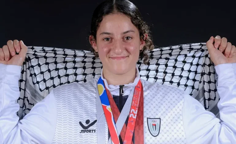 رفعت علم فلسطين عاليًا .. من بطلة الكاراتيه مريم بشارات؟